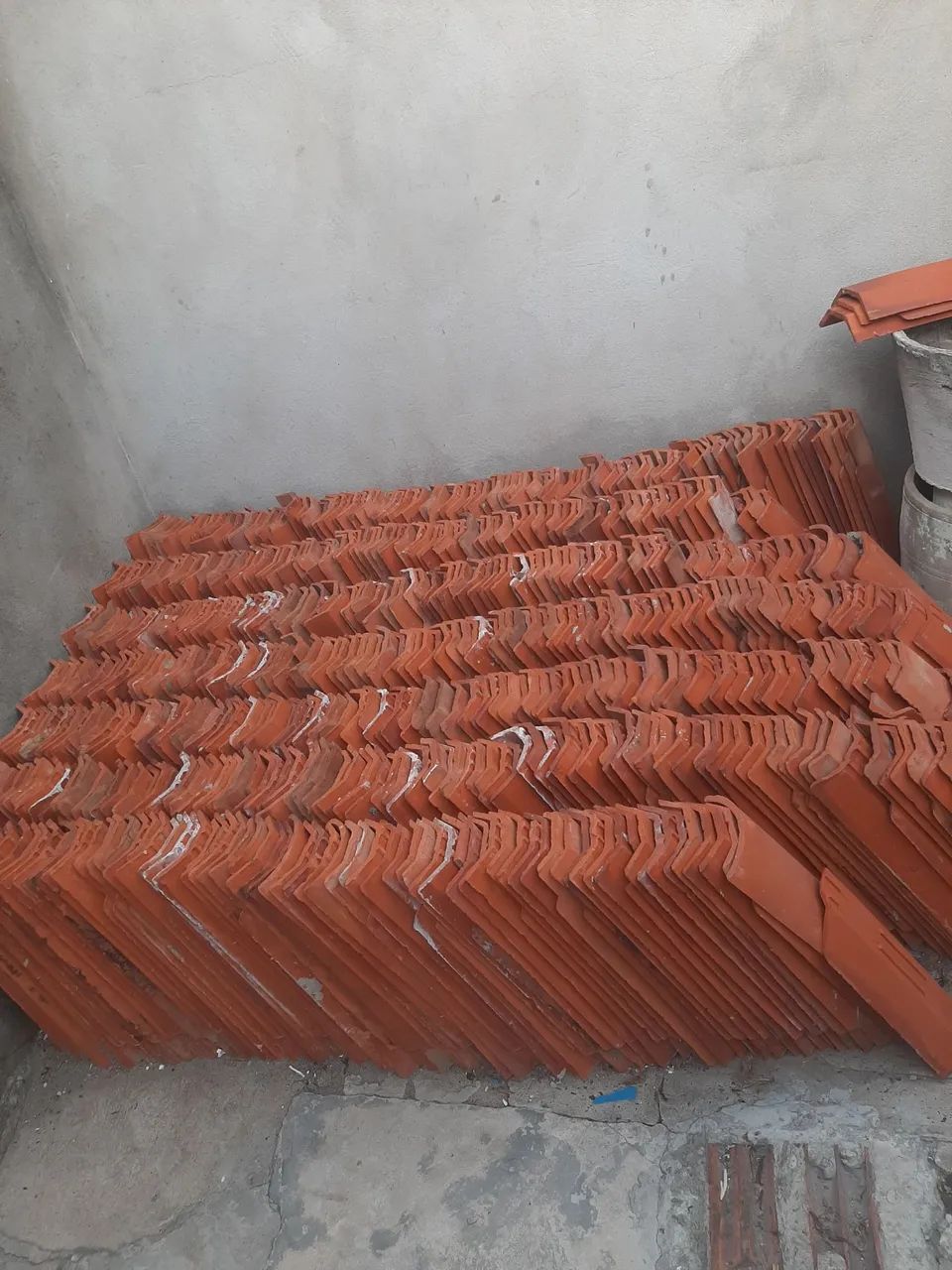 Telhas em bom estado de uso 600 nao faço entrega vim buscar no renascença parqui poty - Foto 2