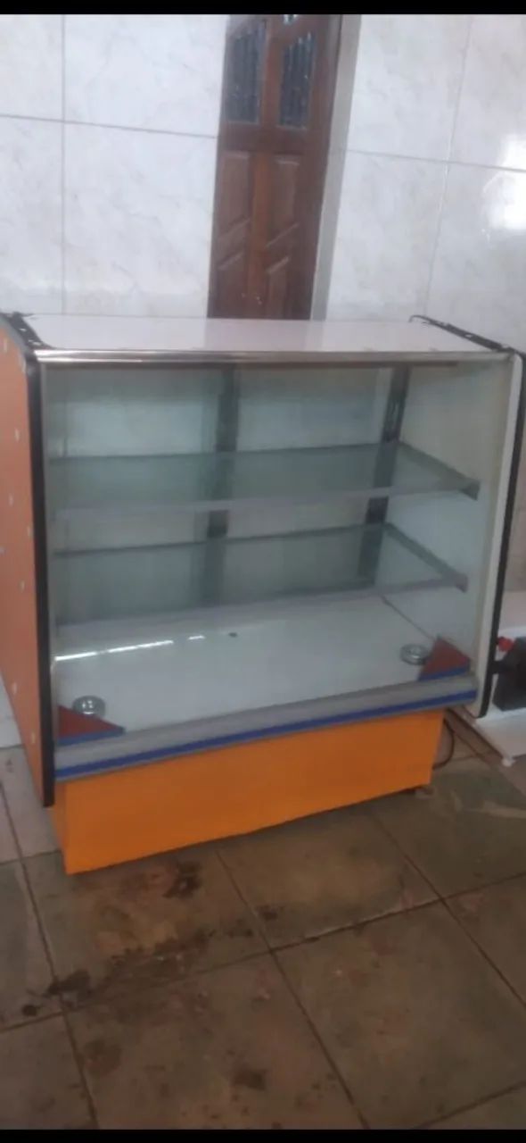 Vendo balcão de pão e salgados usado bem conservado