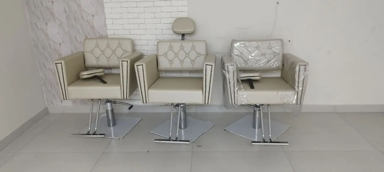Cadeiras e lavatório elegante e sofisticado para salão de cabeleireiro..