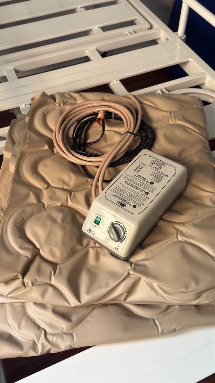 Vendo cama hospitalar nova e colchão pneumático anti escaras com motor,  - Foto 3