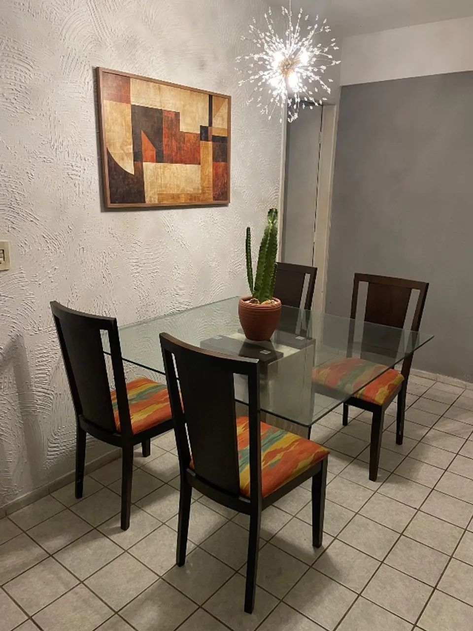 Kit Mesa mármore e tampo de vidro com 4 cadeiras 100% madeira - Foto 3