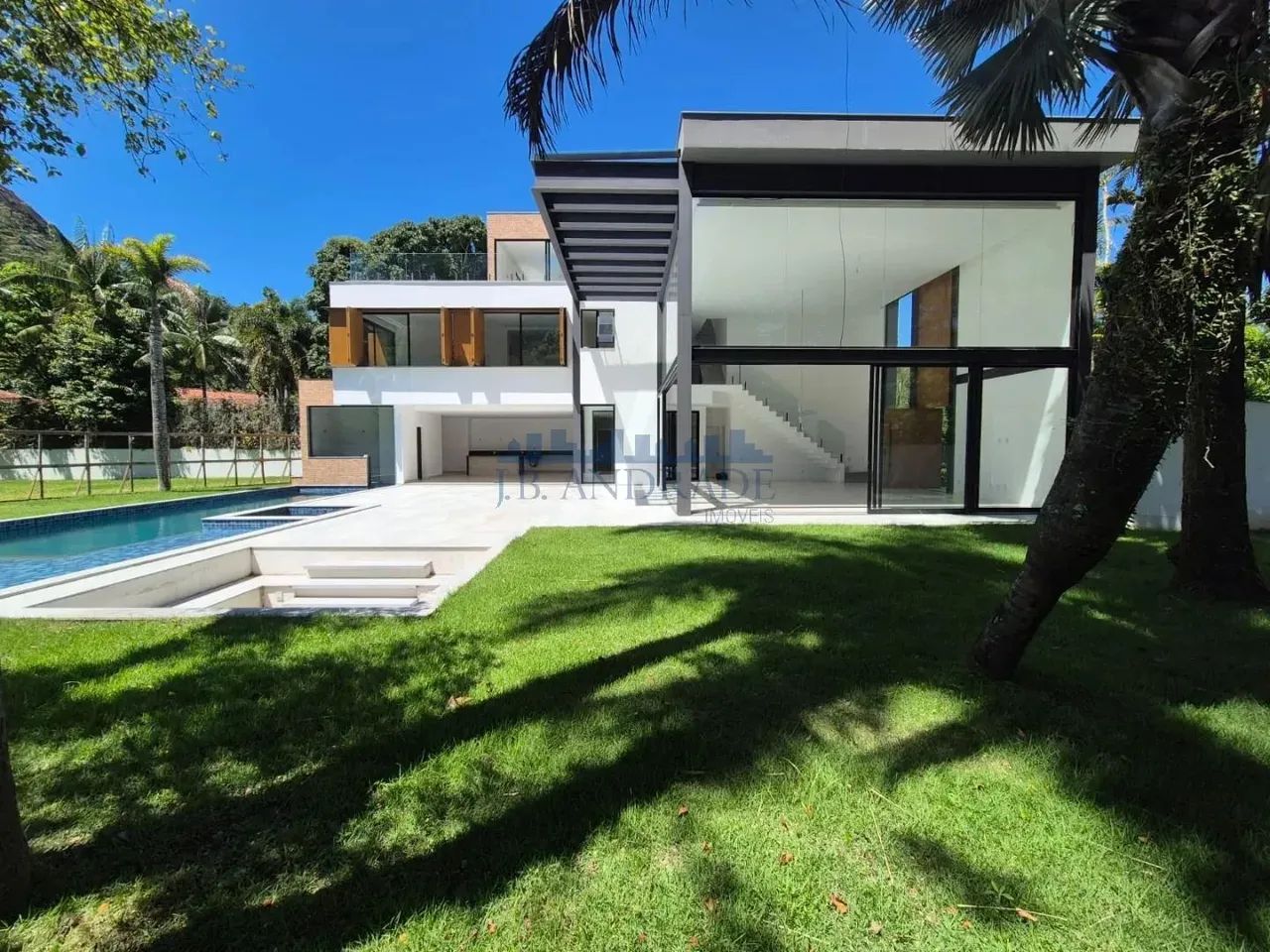 Mansão com 843m² em terreno de 1001m², vista Pedra da Gávea, 5 suites no Itanhangá - Foto 2