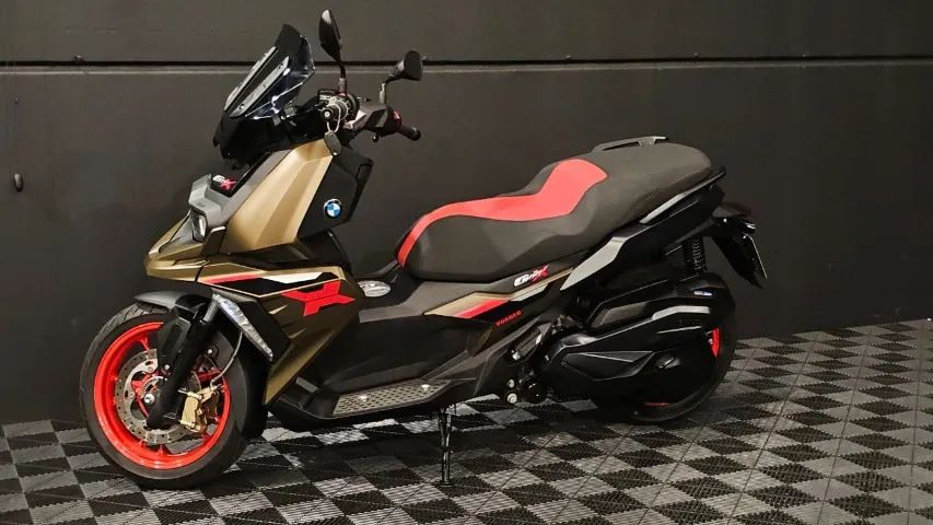 C 400 X PLUS 2025 Marrom - Foto 2