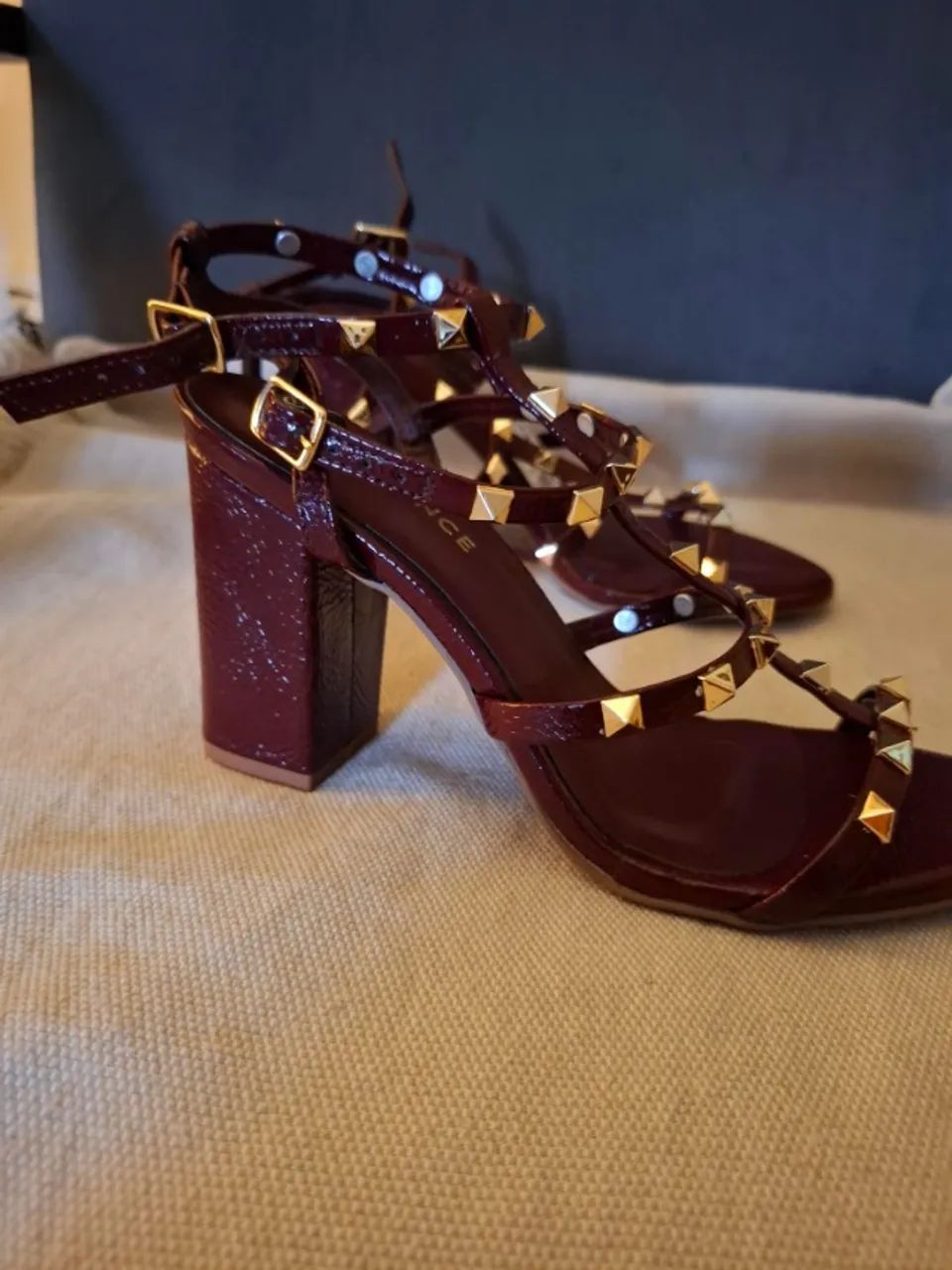 Sandália Marsala Spikes Dourado Constance Nova - Calçados