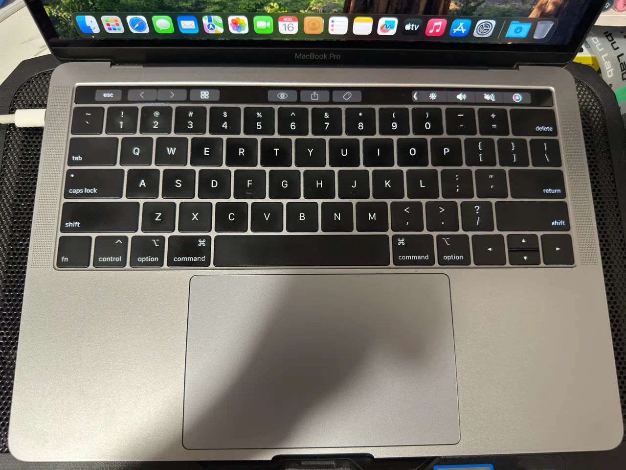 MacBook Pro 2019 - i7 - 16GB - SSD 1TB - TouchBar - Foto 3