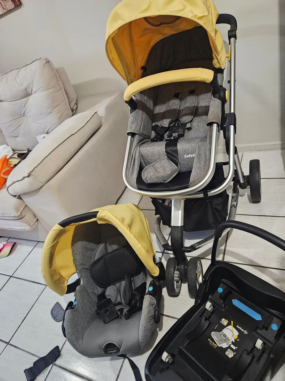 Kit Carrinho + Bebê Conforto com a base  System Safety 1st, Mobi Amarelo - Foto 3