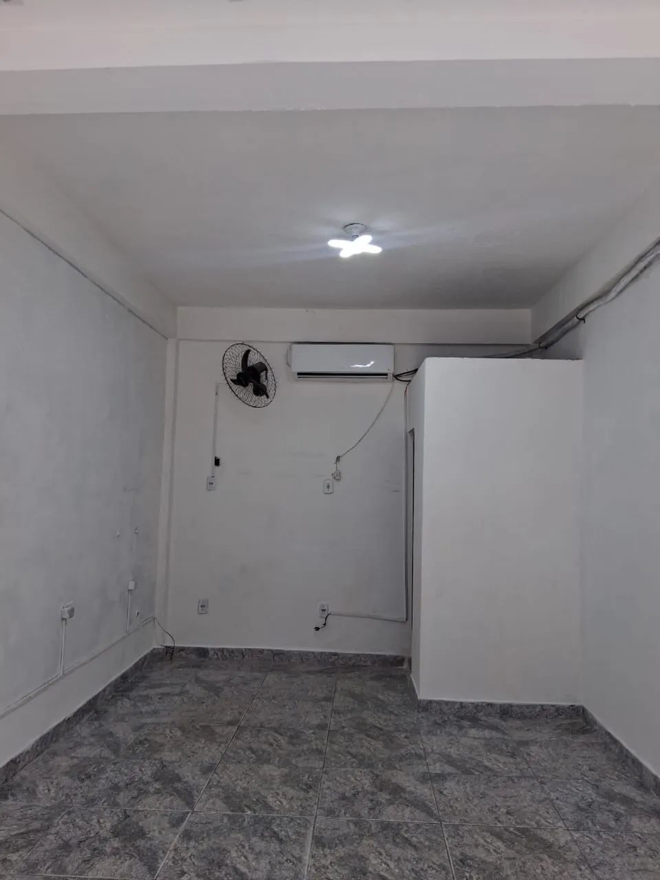 ALUGA-SE UM GALPÃO - Foto 2