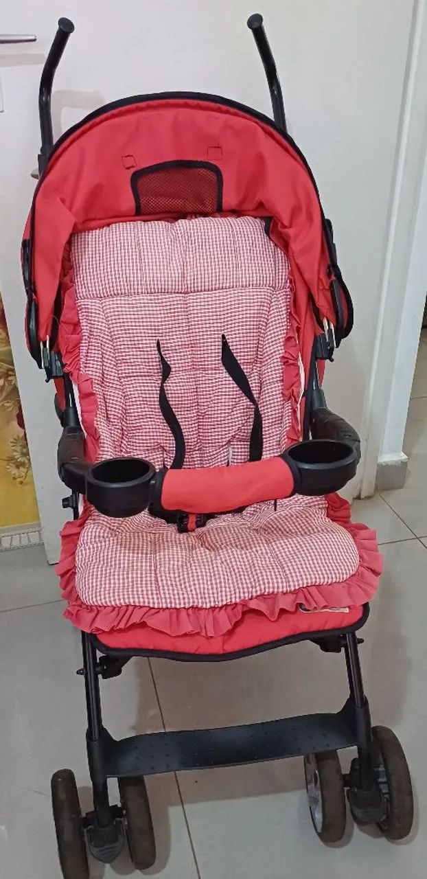 Carrinho de bebê  e bicicleta infantil 