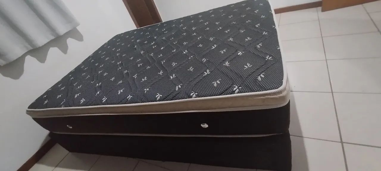 Cama box com colchão 