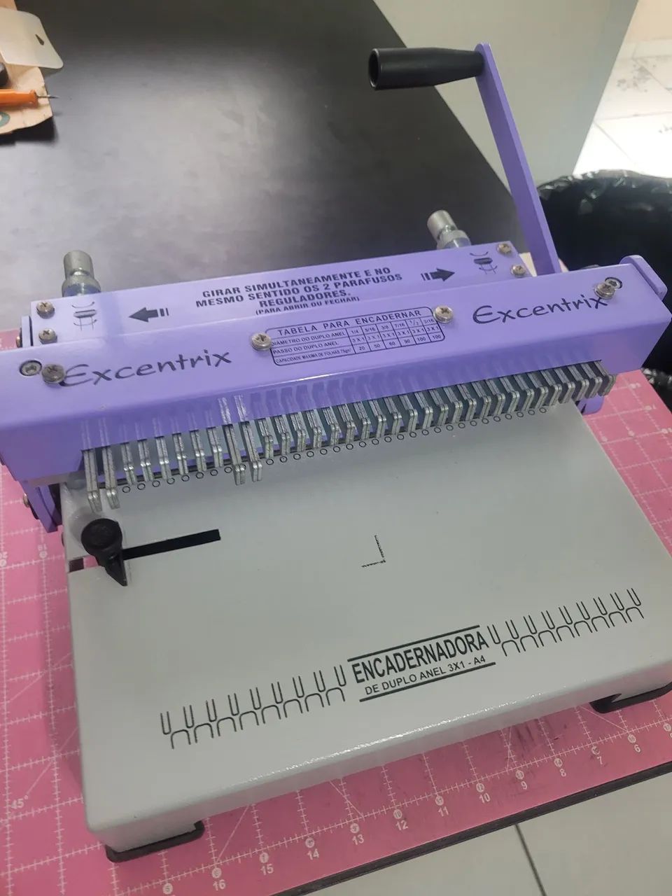 ENCADERNADORA 3x1 ( PERFURADORA E FECHADORA )  - EXCENTRIX  - ATÉ  100 FOLHAS