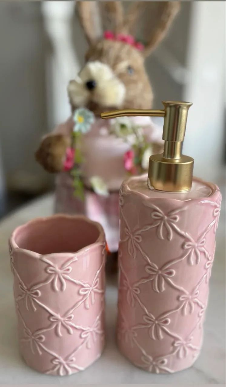 Saboneteira e porta escova laços rosa 
