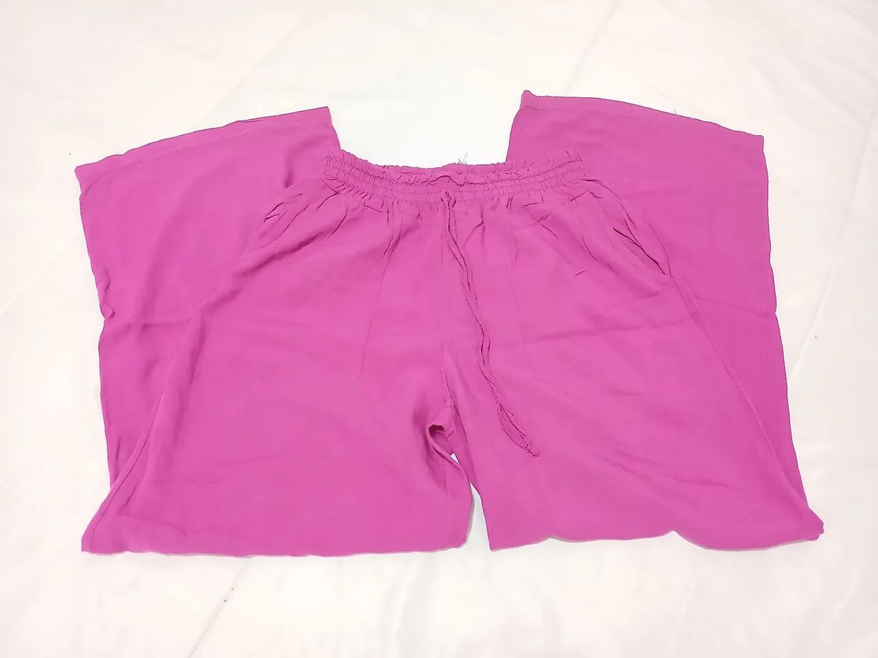 Calça com bolsos P/M