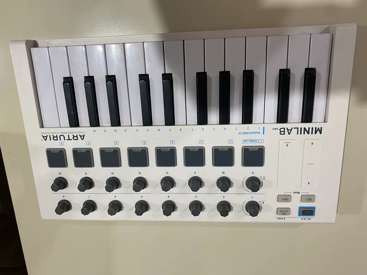 Controlador ARTURIA - Foto 2
