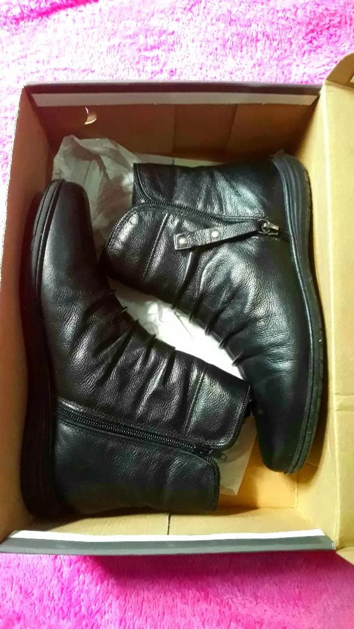 Bota Kauany preta couro  - Foto 2