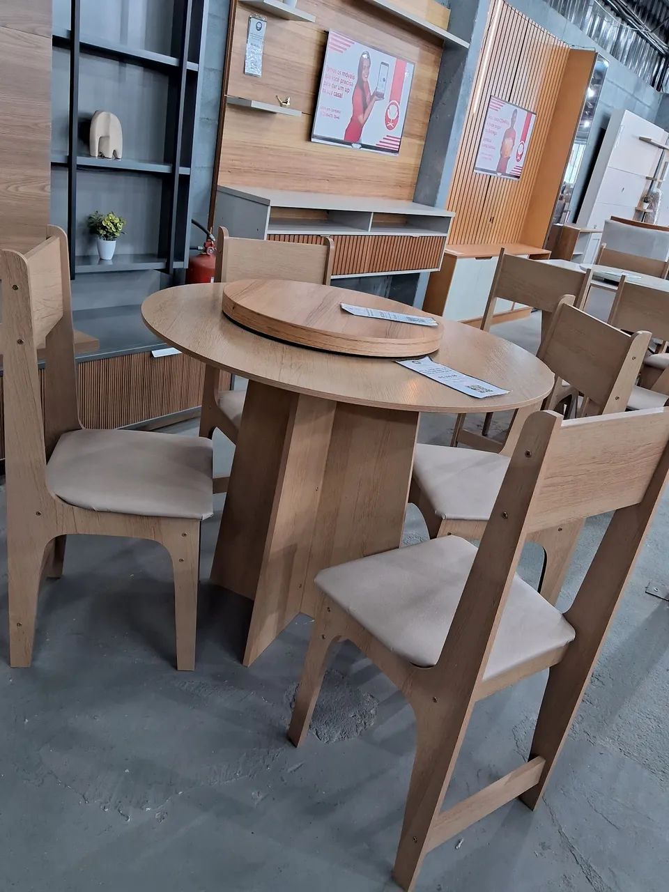 Mesa +  4 cadeiras em promoção  - Foto 2