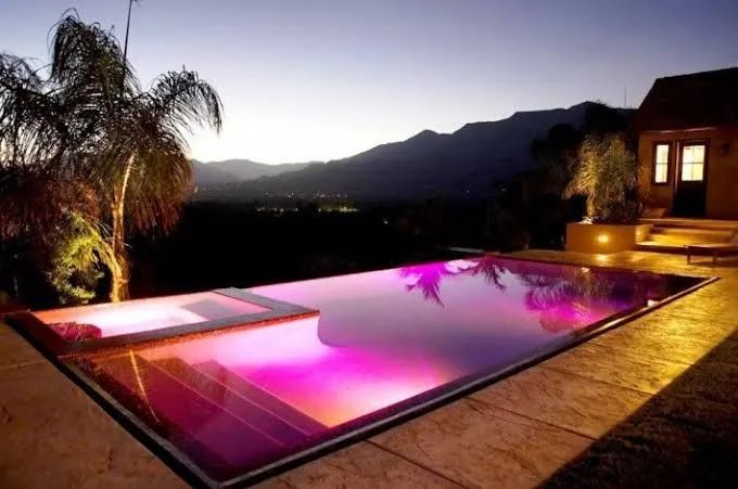 Piscina iluminada  - Foto 2