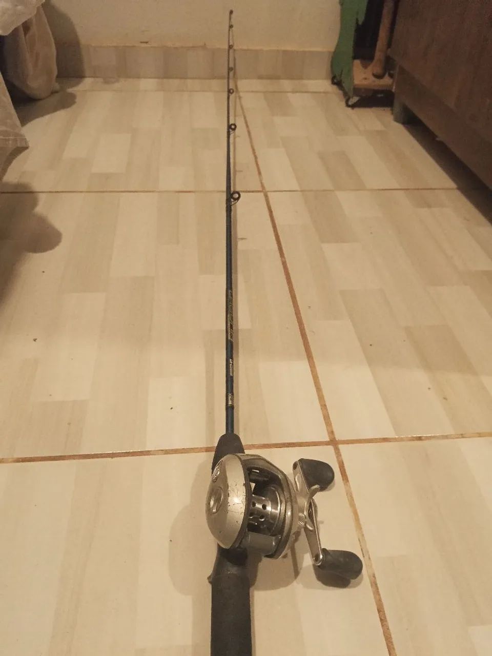Carretilha e vara de pesca  - Foto 4