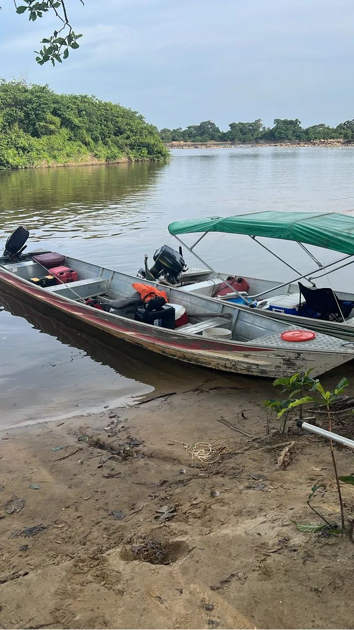 Vendo Canoa e Motor de Popa 15 Hp Yamaha