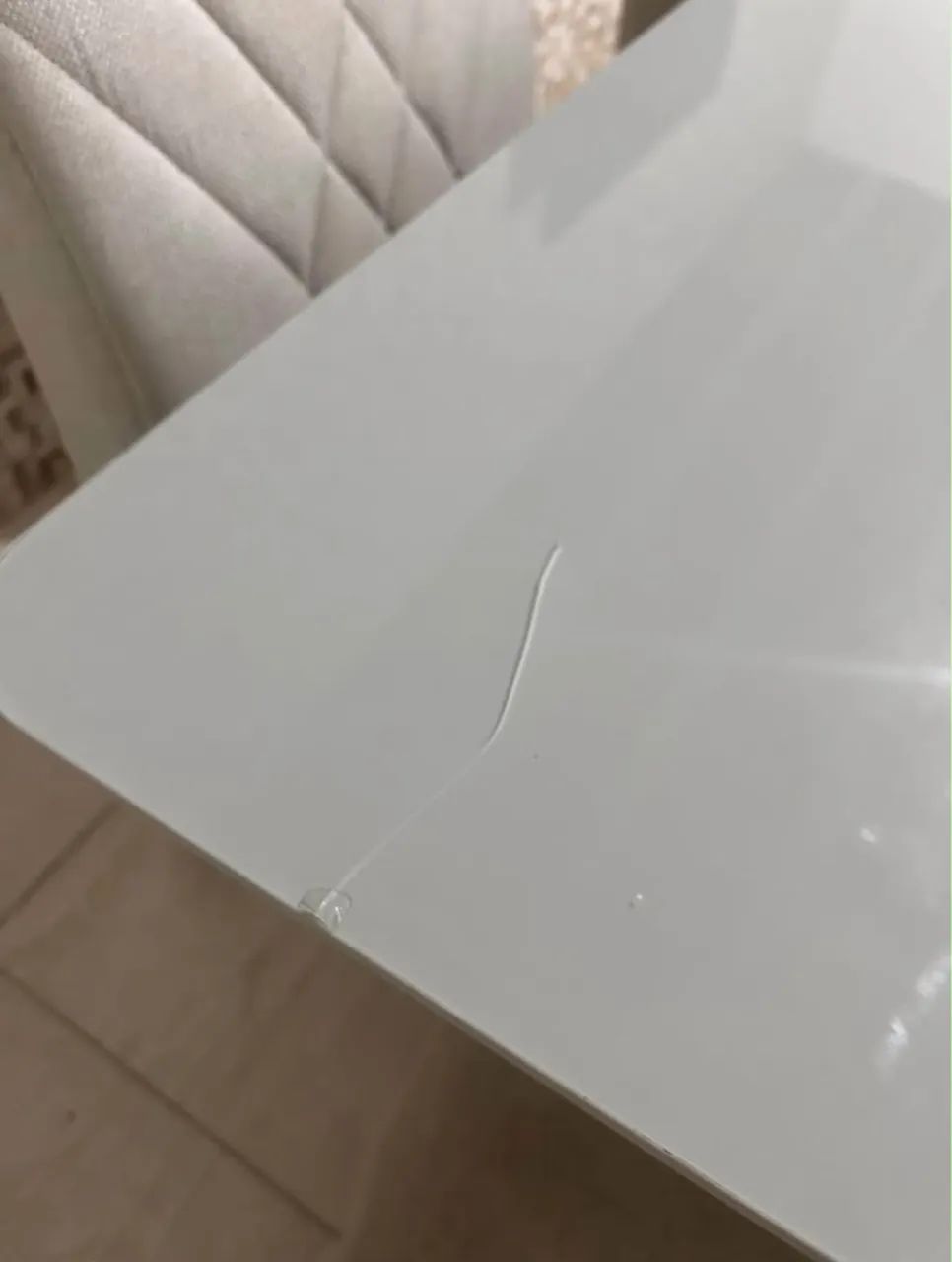 Mesa de jantar de vidro com pés e cadeiras em Madeira Maciça  - Foto 2