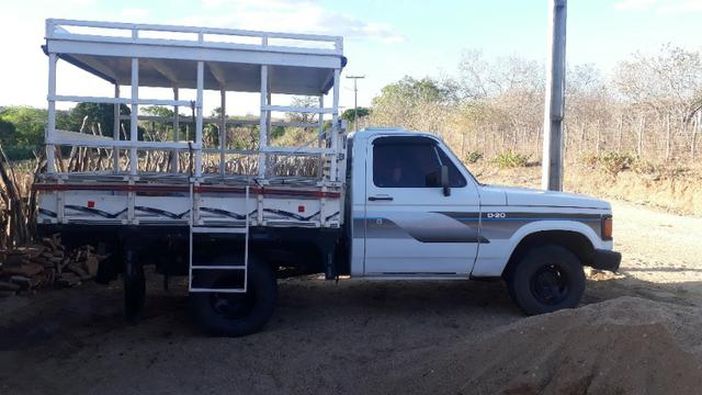 Vendo ou troco D 20 ano 86 muito conservada toda revisada. Pneus novos