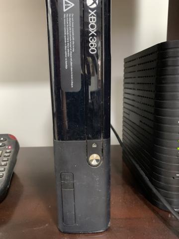 Xbox 360 + HD + kinnect + 10 jogos originais + 02 controles sem fio!