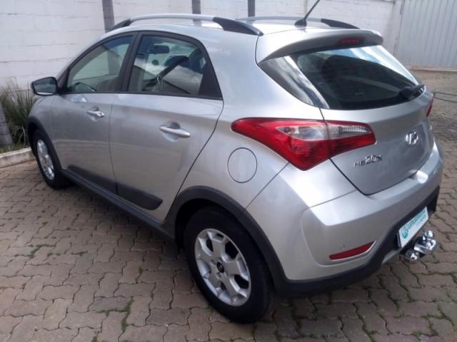 HYUNDAI HB20X 1.6 16V PREMIUM FLEX 4P MANUAL. - Foto 4