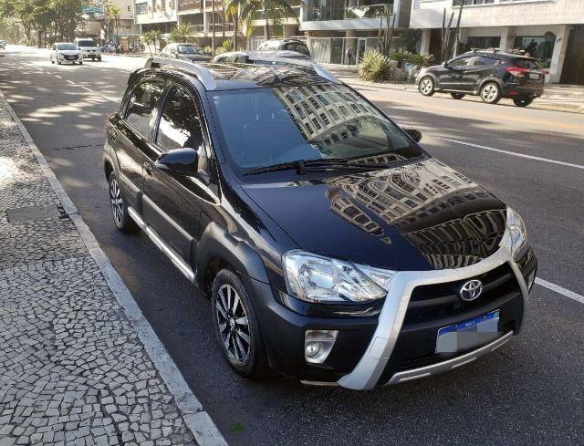 Toyota Etios Cross 2016 com 14.000KM. Financiamento até 60x