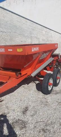 Distribuidor De Calcario 5500 Kg c/Pneus e Esteira Dupla- Usado - Foto 4