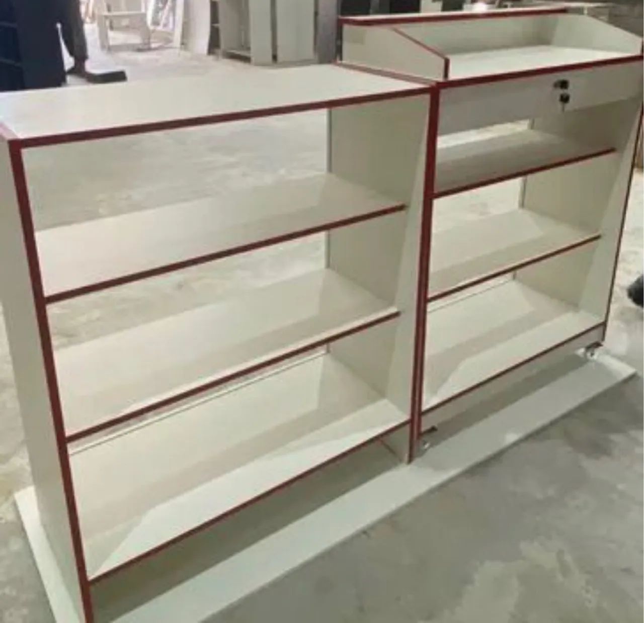 CAIXA BALCÃO VITRINE + BALCÃO VITRINE COM FITA VERMELHA  - Foto 2