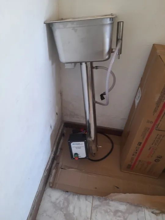 DESTILADOR DE AGUA TIPO PILSEN EM AÇOre INOX 10-LITROS - Foto 4