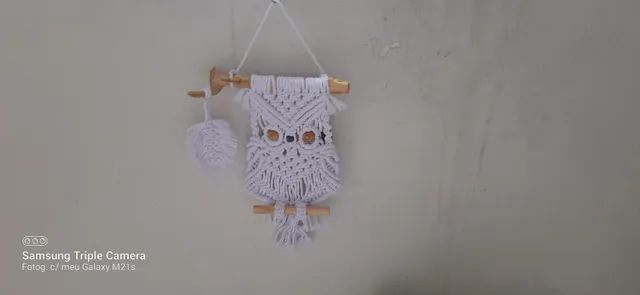 Coruja em macrame com folha