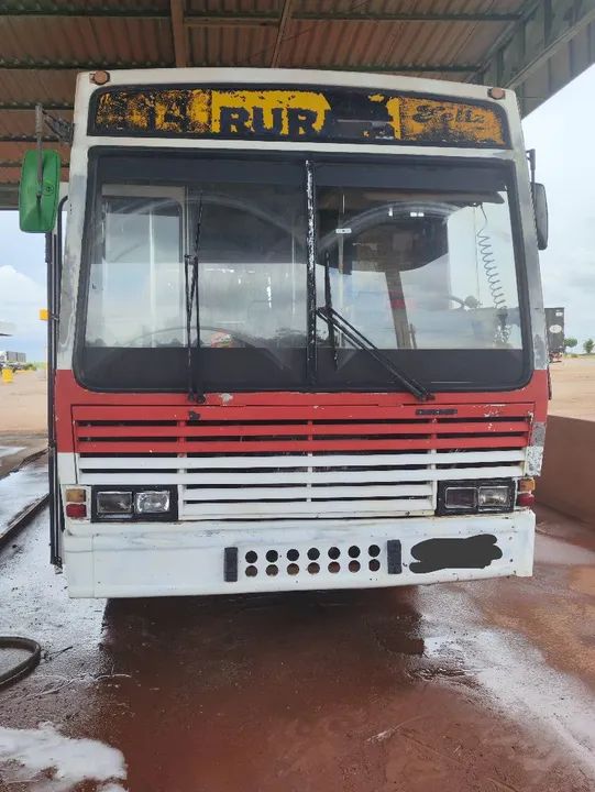 Ônibus em ótimo estado de conservação