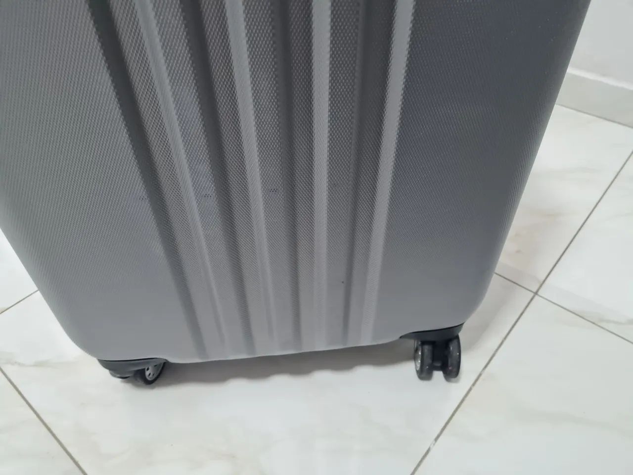 Mala de viagem grande 32kg calvin klein  - Foto 3