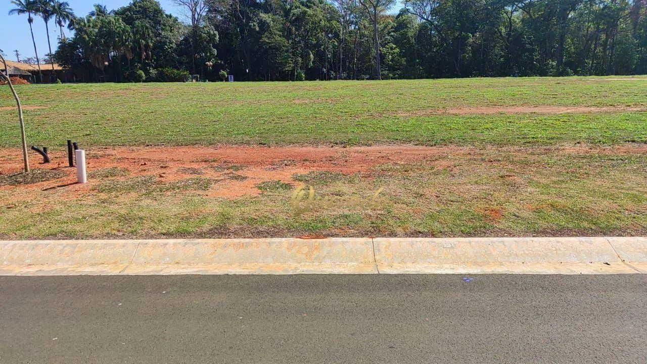 Terreno comercial à venda, plano, de 360 m², no Condomínio Villa Sapezal, Indaiatuba.