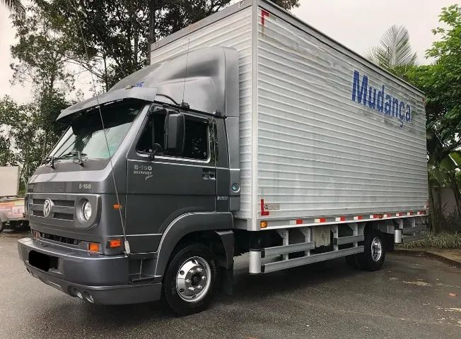 VW 8.150 baú ano 2011