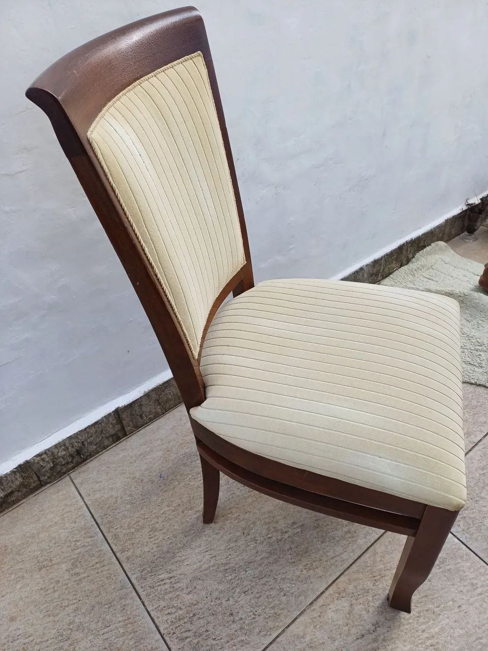 1 Cadeira de Jantar em Madeira e Estofado - Foto 4