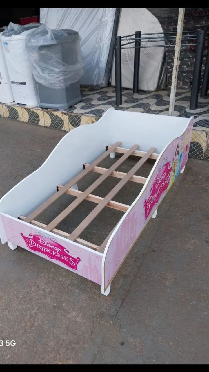 Mini cama infantil carrinho com colchão e pezinhos  - Foto 4