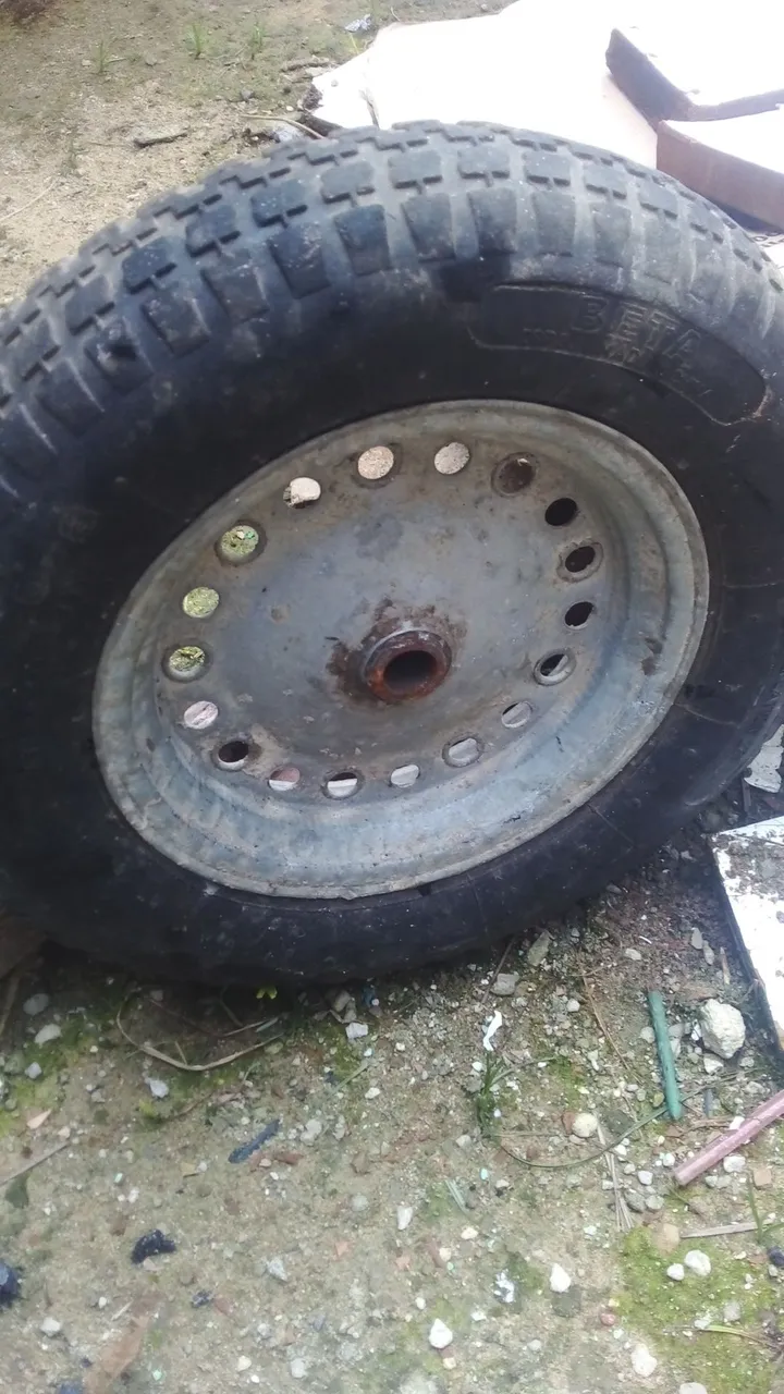 Pneu para carro de mão usado valor 40,00 reais