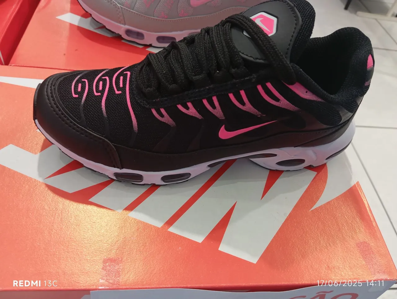 Tênis Nike Air Max Plus TN - Rosa e Preto