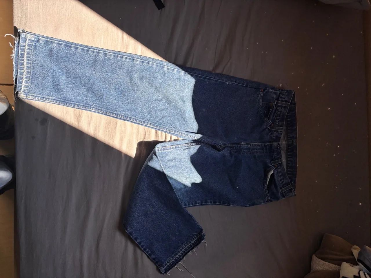 calça jeans levis.corte reto 