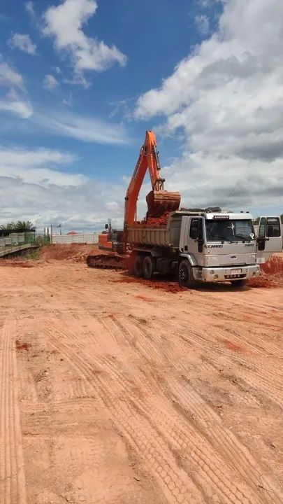 Serviço de máquina e caminhão truck 