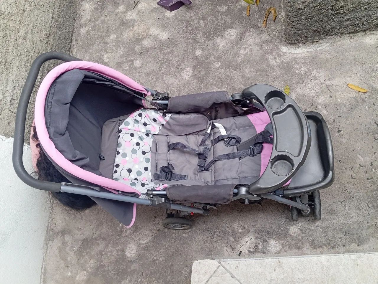 Carrinho de Bebê em Ótimo Estado - Apenas com Pequeno Detalhe - Foto 2