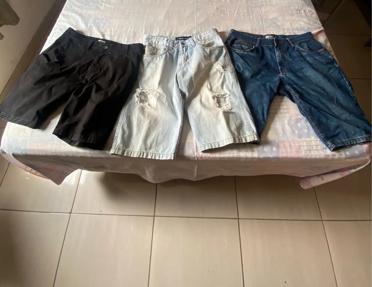 Vendo bermuda jeans bom estado R$80 cada