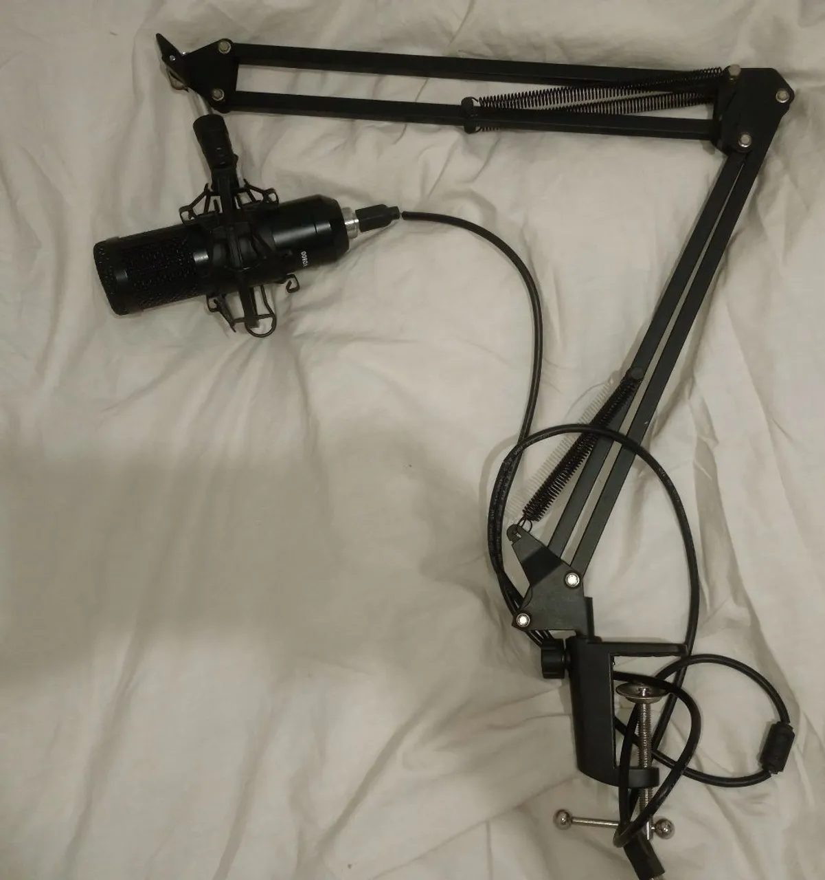 Microfone Condensador com Braço Articulado