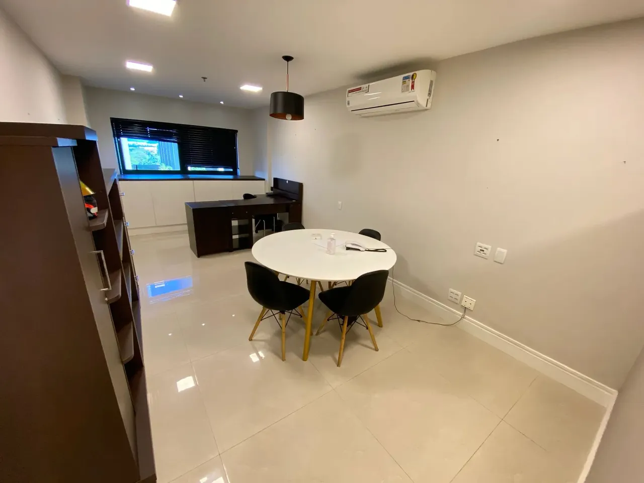 Sala mobiliada CEO 36m2 Barra da Tijuca