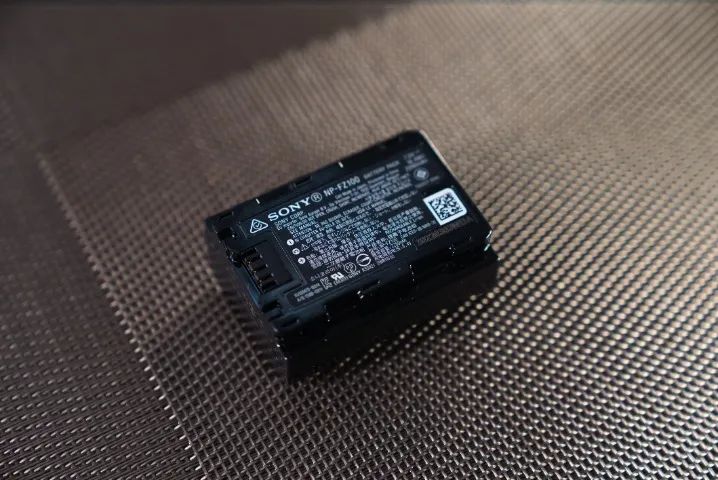 Bateria Sony Np-fz100 Para A9, A7riv, A7riii E A7iii - Foto 3