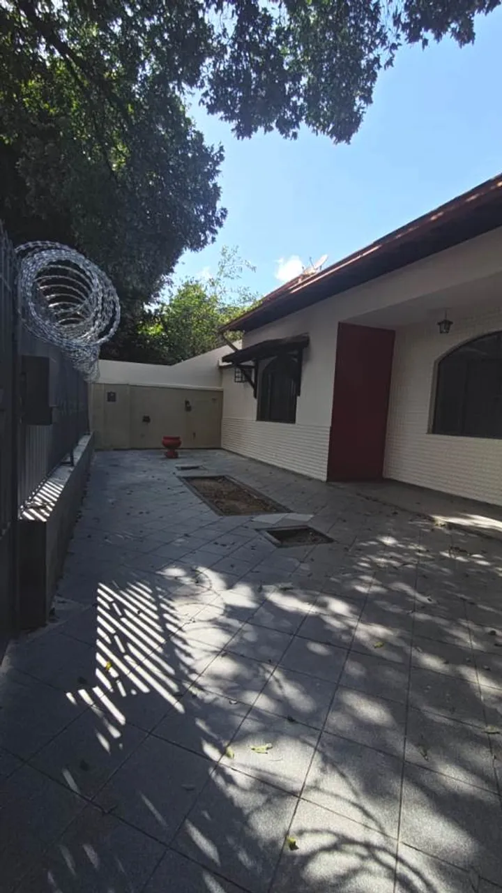 Imóvel para aluguel possui 200 metros quadrados com 3 quartos