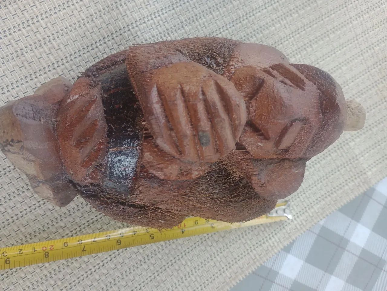 Escultura de coco artesanal em forma de garrafa... - Foto 2