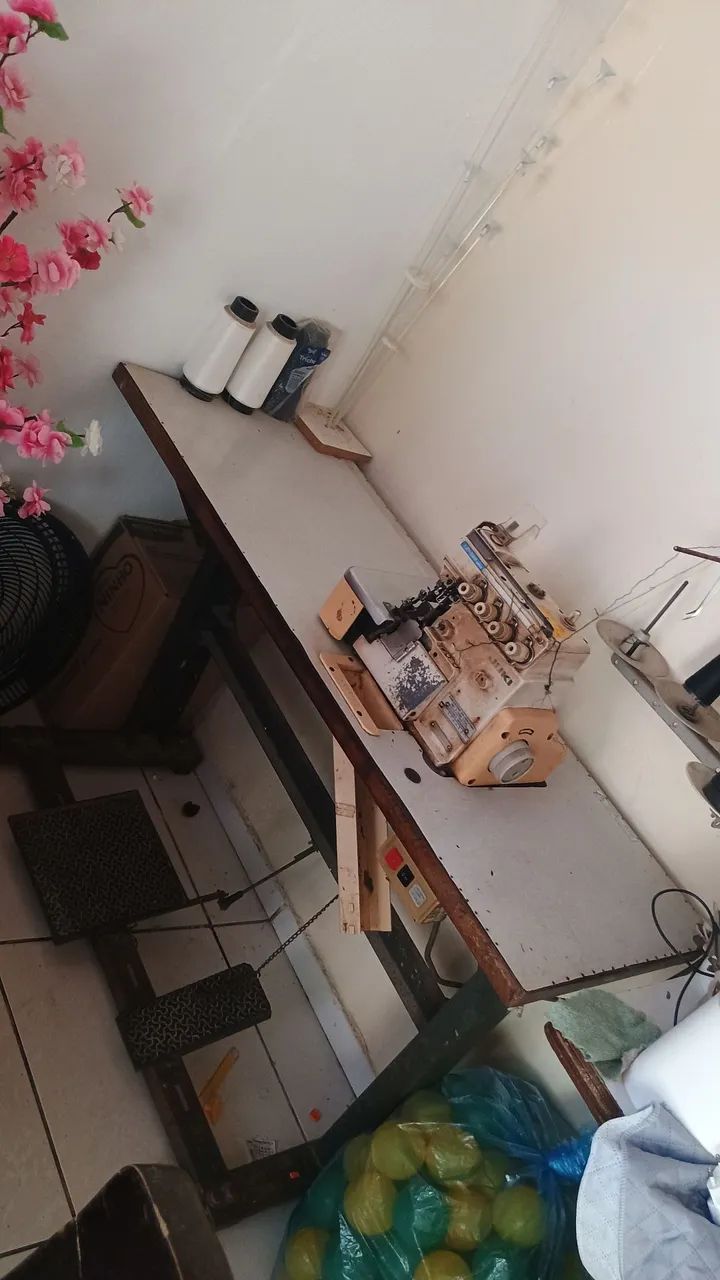 Máquina de Costura Overlock Industrial