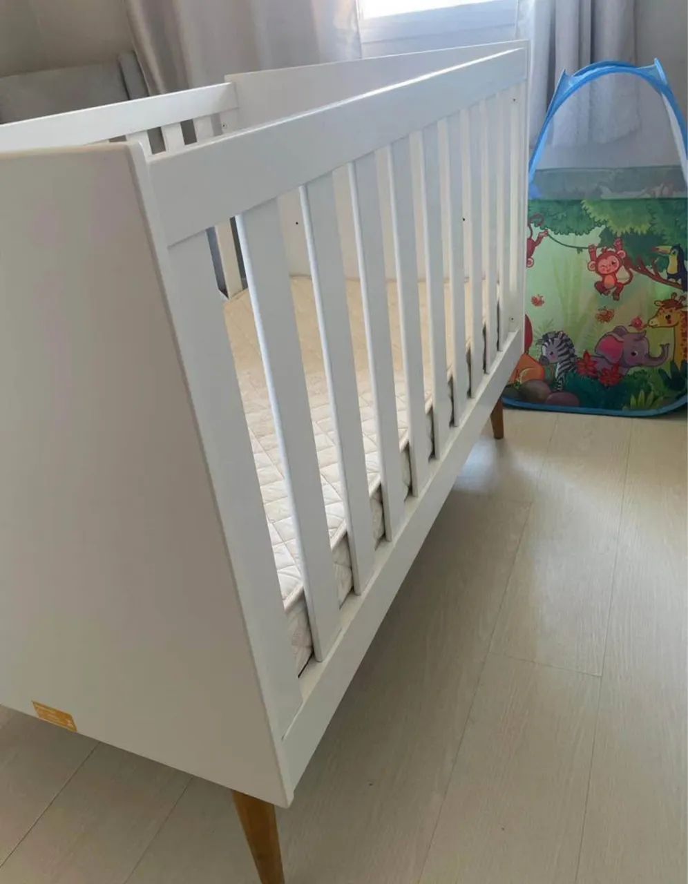 Berço Theo Retrô com pés Amadeirado / Mini Cama 